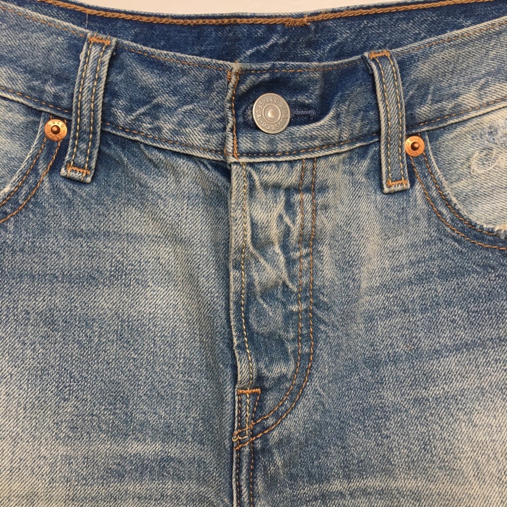 Levi’s 501 Shorts - Picture 3 of 10